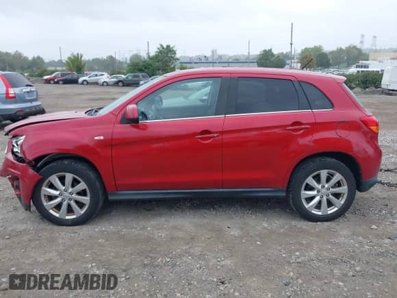 2014 Mitsubishi Outlander SE z VIN 4A4AR4AUXEE031052, wystawiony jako IAAI lot #43180520 z przebiegiem 67 892 mil mil oraz . Historia ofert i sprzedaży dostępna na DreamBid. Obrazek 14.