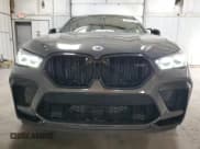 ✅ 2022 BMW X6 M • VIN: 5YMCY0C02N9L05849 • Lot: 50930984. Wystawiony na Copart z przebiegiem 11 766 mil. Bezpłatny archiwum sprzedaży aukcyjnych z USA i szczegółowy raport historii pojazdu na DreamBid. Zdjęcie 5.
