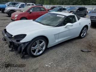 2009 Chevrolet Corvette 1LT z VIN 1G1YY25W195108057, wystawiony jako Copart lot #55619465 z przebiegiem 38 407 mil mil oraz Szkoda całkowita • Salvage title. Historia ofert i sprzedaży dostępna na DreamBid. Obrazek 1.