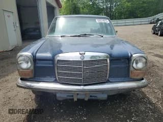 ✅ 1971 Mercedes-Benz 220 • VIN: 1151101018285 • Lot: 59574975. Wystawiony na Copart z przebiegiem 56 477 mil. Bezpłatny archiwum sprzedaży aukcyjnych z USA i szczegółowy raport historii pojazdu na DreamBid. Zdjęcie 5.
