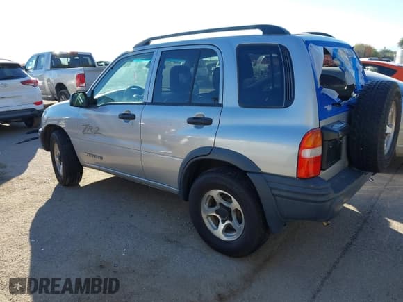 ✅ 2004 Chevrolet Tracker ZR2 • VIN: 2CNBJ734646911696 • Лот: 43598450. Опубликован ранее на IAAI с пробегом Не указан. Бесплатный доступ к архиву аукционных продаж из США и подробный отчёт об истории автомобиля на DreamBid. Изображение 3.