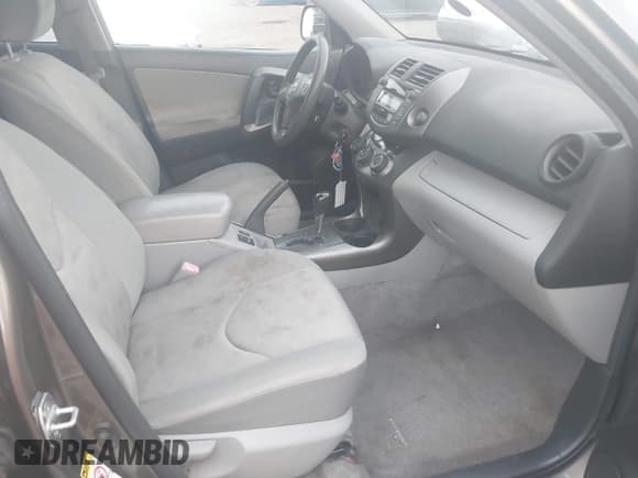 ✅ 2010 Toyota RAV4 • VIN: JTMBF4DVXAD027575 • Lot: 42722640. Wystawiony na IAAI z przebiegiem 254 290 mil. Bezpłatny archiwum sprzedaży aukcyjnych z USA i szczegółowy raport historii pojazdu na DreamBid. Zdjęcie 5.