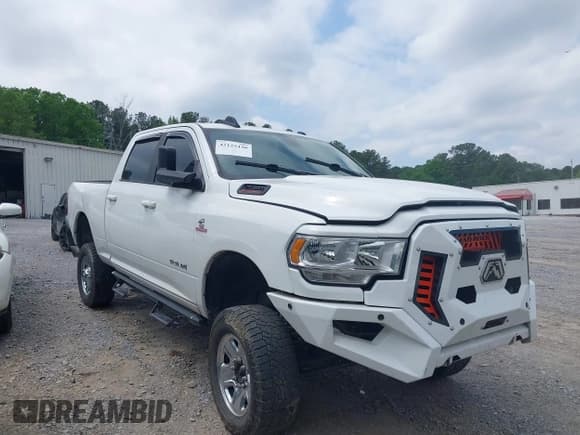 ✅ 2019 Ram 2500 Big Horn • VIN: 3C6UR5DL7KG531128 • Lot: 42125430. Wystawiony na IAAI z przebiegiem 159 088 mil. Bezpłatny archiwum sprzedaży aukcyjnych z USA i szczegółowy raport historii pojazdu na DreamBid. Zdjęcie 13.
