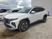 ✅ 2025 Hyundai Tucson SEL • VIN: 5NMJB3DE4SH443776 • Лот: 68339195. Опубликован ранее на Copart с пробегом 27 145 миль. Бесплатный доступ к архиву аукционных продаж из США и подробный отчёт об истории автомобиля на DreamBid. Изображение 1.