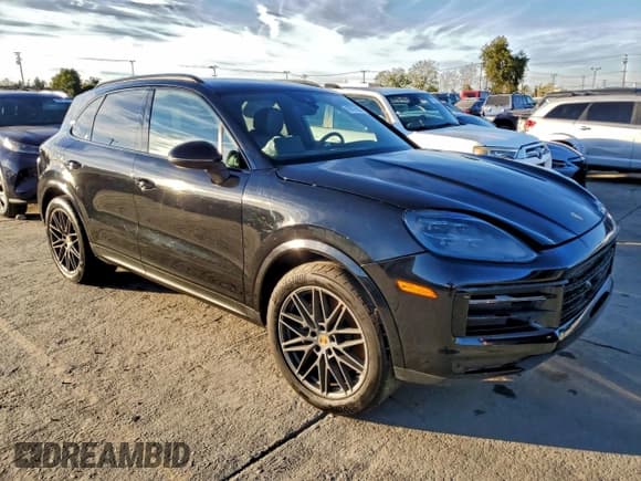 ✅ 2024 Porsche Cayenne • VIN: WP1AA2AY2RDA03634 • Lot: 95976635. Wystawiony na Copart z przebiegiem Nie podano. Bezpłatny archiwum sprzedaży aukcyjnych z USA i szczegółowy raport historii pojazdu na DreamBid. Zdjęcie 4.