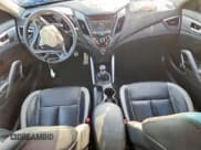 ✅ 2013 Hyundai Veloster Turbo • VIN: KMHTC6AE8DU143550 • Lot: 70534065. Wystawiony na Copart z przebiegiem 94 777 mil. Bezpłatny archiwum sprzedaży aukcyjnych z USA i szczegółowy raport historii pojazdu na DreamBid. Zdjęcie 8.