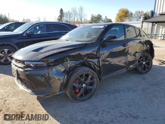 ✅ 2024 Dodge Hornet R/T • VIN: ZACPDFCW8R3A11784 • Lot: 90835035. Wystawiony na Copart z przebiegiem 43 608 mil. Bezpłatny archiwum sprzedaży aukcyjnych z USA i szczegółowy raport historii pojazdu na DreamBid. Zdjęcie 1.