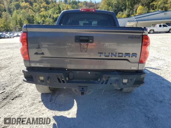 ✅ 2018 Toyota Tundra SR5 • VIN: 5TFDW5F19JX769005 • Лот: 86611125. Опубликован ранее на Copart с пробегом 156 430 миль. Бесплатный доступ к архиву аукционных продаж из США и подробный отчёт об истории автомобиля на DreamBid. Изображение 6.