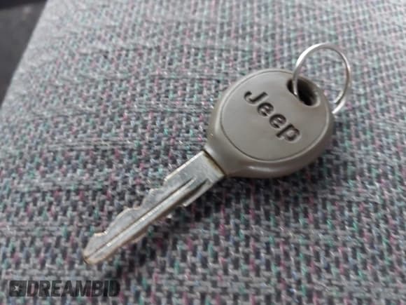 ✅ 2001 Jeep Cherokee Sport • VIN: 1J4FF48SX1L620872 • Lot: 43894063. Listed on IAAI with 164,586 mi. Free auction sales archive from the USA and detailed vehicle history report at DreamBid. Image 11.