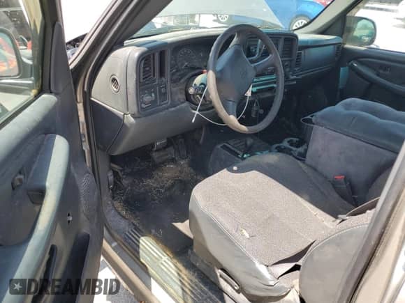 2002 Chevrolet Silverado 1500 LS z VIN 1GCEK14V92Z240724, wystawiony jako Copart lot #58945405 z przebiegiem 138 701 mil mil oraz Czysty tytuł • Clean title. Historia ofert i sprzedaży dostępna na DreamBid. Obrazek 8.