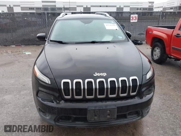 ✅ 2016 Jeep Cherokee Latitude • VIN: 1C4PJMCB8GW187690 • Lot: 43747295. Listed on IAAI with 300,715 mi. Free auction sales archive from the USA and detailed vehicle history report at DreamBid. Image 6.