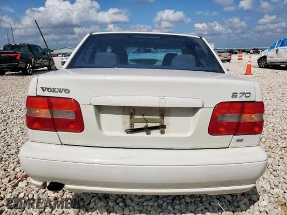 ✅ 2000 Volvo S70 • VIN: YV1LS61J9Y2668682 • Lot: 67891535. Wystawiony na Copart z przebiegiem 174 536 mil. Bezpłatny archiwum sprzedaży aukcyjnych z USA i szczegółowy raport historii pojazdu na DreamBid. Zdjęcie 6.