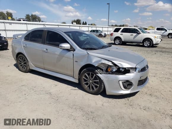 ✅ 2017 Mitsubishi Lancer ES • VIN: JA32U2FUXHU014607 • Lot: 80101395. Wystawiony na Copart z przebiegiem 135 025 mil. Bezpłatny archiwum sprzedaży aukcyjnych z USA i szczegółowy raport historii pojazdu na DreamBid. Zdjęcie 4.