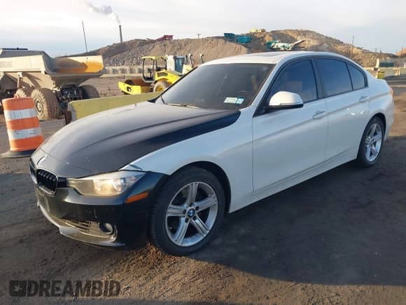 ✅ 2013 BMW 3 Series 328i xDrive • VIN: WBA3B5C50DF594391 • Lot: 43867987. Listed on IAAI with 127,049 mi. Free auction sales archive from the USA and detailed vehicle history report at DreamBid. Image 18.