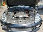 ✅ 2017 Porsche Cayenne S E-Hybrid • VIN: WP1AE2A26HLA74887 • Lot: 69455985. Wystawiony na Copart z przebiegiem 113 281 mil. Bezpłatny archiwum sprzedaży aukcyjnych z USA i szczegółowy raport historii pojazdu na DreamBid. Zdjęcie 12.