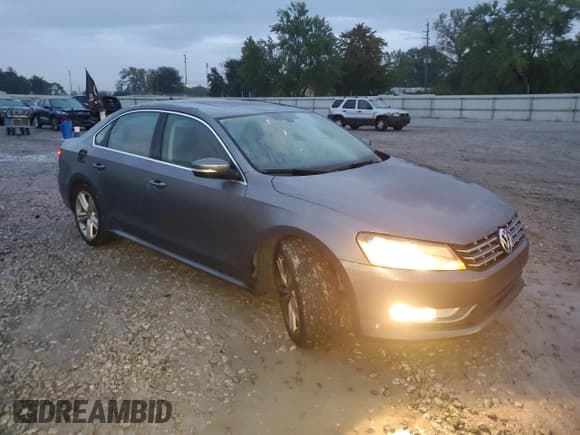 ✅ 2013 Volkswagen Passat SE • VIN: 1VWBM7A38DC024899 • Lot: 81757975. Wystawiony na Copart z przebiegiem 197 367 mil. Bezpłatny archiwum sprzedaży aukcyjnych z USA i szczegółowy raport historii pojazdu na DreamBid. Zdjęcie 4.