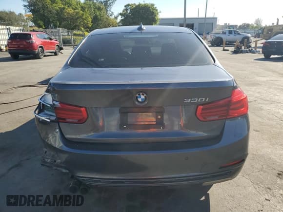 ✅ 2017 BMW 3 Series 330i • VIN: WBA8B9G37HNU54940 • Lot: 92940915. Wystawiony na Copart z przebiegiem 33 440 mil. Bezpłatny archiwum sprzedaży aukcyjnych z USA i szczegółowy raport historii pojazdu na DreamBid. Zdjęcie 6.
