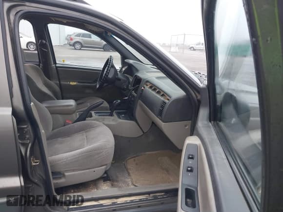 ✅ 1999 Jeep Grand Cherokee Laredo • VIN: 1J4G258S2XC768349 • Lot: 41305102. Listed on IAAI with 136,848 mi. Free auction sales archive from the USA and detailed vehicle history report at DreamBid. Image 5.