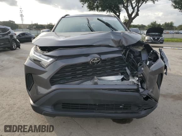 ✅ 2022 Toyota RAV4 XLE • VIN: 2T3W1RFV4NW192072 • Lot: 80070425. Wystawiony na Copart z przebiegiem 64 113 mil. Bezpłatny archiwum sprzedaży aukcyjnych z USA i szczegółowy raport historii pojazdu na DreamBid. Zdjęcie 5.