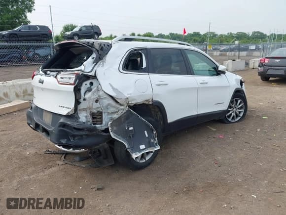 ✅ 2018 Jeep Cherokee Limited • VIN: 1C4PJMDB0JD598244 • Lot: 42495342. Wystawiony na IAAI z przebiegiem Nie podano. Bezpłatny archiwum sprzedaży aukcyjnych z USA i szczegółowy raport historii pojazdu na DreamBid. Zdjęcie 4.