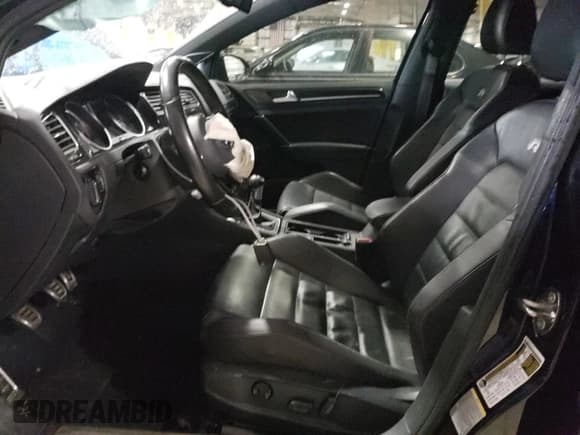 ✅ 2016 Volkswagen Golf R • VIN: WVWUF7AU4GW036453 • Lot: 48801903. Wystawiony na Copart z przebiegiem 69 874 mil. Bezpłatny archiwum sprzedaży aukcyjnych z USA i szczegółowy raport historii pojazdu na DreamBid. Zdjęcie 7.