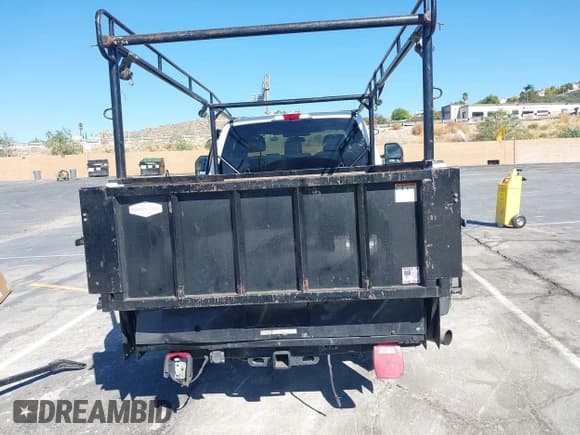 ✅ 2018 Ford F-250 XL • VIN: 1FTBF2A60JEC81520 • Lot: 43599015. Wystawiony na IAAI z przebiegiem 153 592 mil. Bezpłatny archiwum sprzedaży aukcyjnych z USA i szczegółowy raport historii pojazdu na DreamBid. Zdjęcie 16.