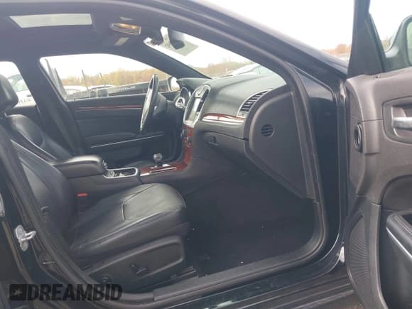 ✅ 2014 Chrysler 300 Uptown Edition • VIN: 2C3CCAAG7EH200869 • Лот: 43549692. Опубликован ранее на IAAI с пробегом 184 664 миль. Бесплатный доступ к архиву аукционных продаж из США и подробный отчёт об истории автомобиля на DreamBid. Изображение 5.