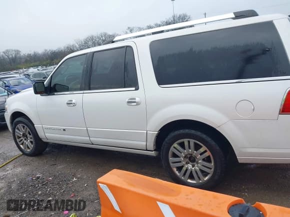 ✅ 2014 Lincoln Navigator • VIN: 5LMJJ3H58EEL02416 • Лот: 43775849. Опубликован ранее на IAAI с пробегом 274 147 миль. Бесплатный доступ к архиву аукционных продаж из США и подробный отчёт об истории автомобиля на DreamBid. Изображение 14.