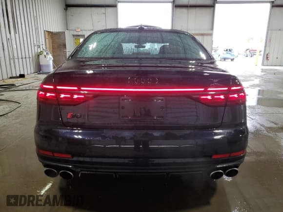 ✅ 2024 Audi S8 • VIN: WAULSAF83RN004941 • Лот: 74510544. Опубликован ранее на Copart с пробегом 10 181 миль. Бесплатный доступ к архиву аукционных продаж из США и подробный отчёт об истории автомобиля на DreamBid. Изображение 6.