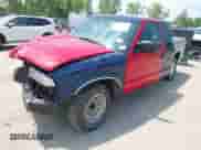 2001 Chevrolet S-10 LS z VIN 1GCCS19W11K141704, wystawiony jako IAAI lot #42601711 z przebiegiem 174 035 mil mil oraz . Historia ofert i sprzedaży dostępna na DreamBid. Obrazek 16.