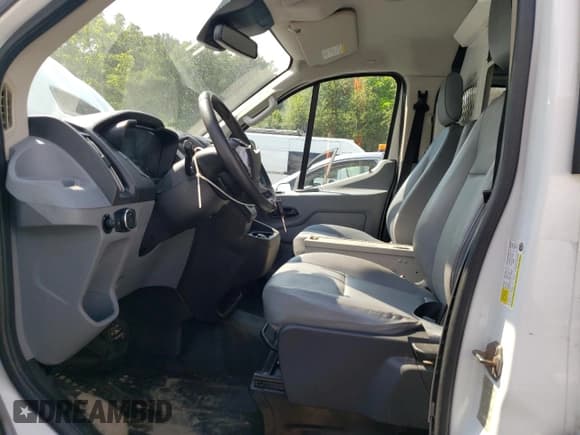 ✅ 2017 Ford Transit • VIN: 1FTYE1YM5HKA82521 • Lot: 64617065. Wystawiony na Copart z przebiegiem 63 499 mil. Bezpłatny archiwum sprzedaży aukcyjnych z USA i szczegółowy raport historii pojazdu na DreamBid. Zdjęcie 7.