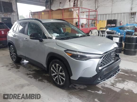 ✅ 2025 Toyota Corolla Cross XLE • VIN: 7MUEAAAG6SV129256 • Lot: 43863545. Listed on IAAI with 20,550 mi. Free auction sales archive from the USA and detailed vehicle history report at DreamBid. Image 13.