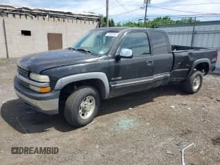 2000 Chevrolet Silverado 2500 LS z VIN 1GCGK29U7YE304788, wystawiony jako Copart lot #61528795 z przebiegiem 276 709 mil mil oraz Szkoda całkowita • Salvage title. Historia ofert i sprzedaży dostępna na DreamBid. Obrazek 1.
