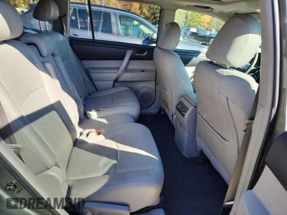 ✅ 2013 Toyota Highlander SE • VIN: 5TDZK3EH7DS096701 • Лот: 90397725. Опубликован ранее на Copart с пробегом 207 963 миль. Бесплатный доступ к архиву аукционных продаж из США и подробный отчёт об истории автомобиля на DreamBid. Изображение 11.