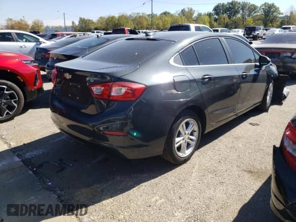✅ 2018 Chevrolet Cruze LT • VIN: 1G1BE5SM9J7178014 • Lot: 61010912. Wystawiony na Copart z przebiegiem 82 527 mil mil. Skorzystaj z bezpłatnego archiwum sprzedaży aukcyjnych z USA i zobacz szczegółowy raport historii pojazdu na DreamBid. Zdjęcie 4.