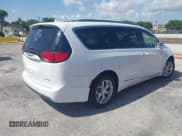 ✅ 2020 Chrysler Pacifica Limited • VIN: 2C4RC1GG9LR289428 • Lot: 43104128. Wystawiony na IAAI z przebiegiem 83 801 mil. Bezpłatny archiwum sprzedaży aukcyjnych z USA i szczegółowy raport historii pojazdu na DreamBid. Zdjęcie 4.