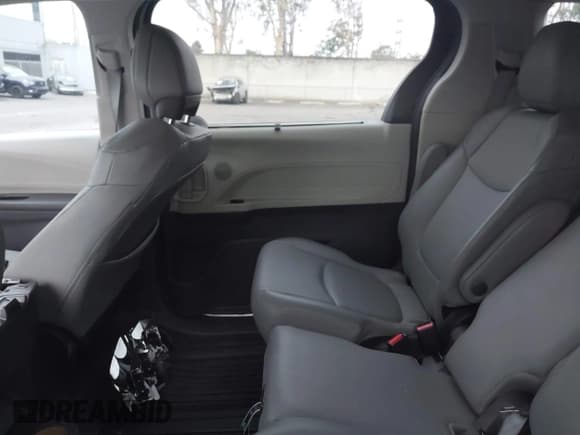 ✅ 2023 Toyota Sienna XLE • VIN: 5TDJRKEC3PS177853 • Лот: 43266918. Опубликован ранее на IAAI с пробегом Не указан. Бесплатный доступ к архиву аукционных продаж из США и подробный отчёт об истории автомобиля на DreamBid. Изображение 8.