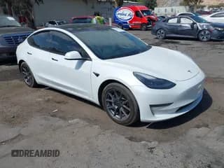 ✅ 2021 Tesla Model 3 Standard Range Plus • VIN: 5YJ3E1EA1MF000778 • Lot: 43229701. Wystawiony na IAAI z przebiegiem 84 054 mil. Bezpłatny archiwum sprzedaży aukcyjnych z USA i szczegółowy raport historii pojazdu na DreamBid. Zdjęcie 1.