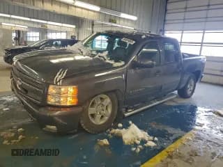 ✅ 2011 Chevrolet Silverado 1500 LTZ • VIN: 3GCPKTE31BG197935 • Lot: 96924865. Wystawiony na Copart z przebiegiem 187 158 mil. Bezpłatny archiwum sprzedaży aukcyjnych z USA i szczegółowy raport historii pojazdu na DreamBid. Zdjęcie 1.