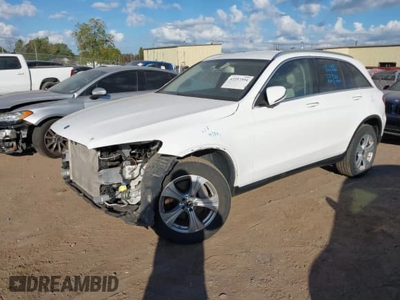 ✅ 2017 Mercedes-Benz GLC 300 • VIN: WDC0G4KB2HV012242 • Lot: 43357594. Wystawiony na IAAI z przebiegiem 83 294 mil. Bezpłatny archiwum sprzedaży aukcyjnych z USA i szczegółowy raport historii pojazdu na DreamBid. Zdjęcie 2.