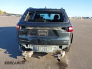 ✅ 2019 Chevrolet Traverse LT • VIN: 1GNEVHKW5KJ219001 • Lot: 43404036. Wystawiony na IAAI z przebiegiem 77 211 mil. Bezpłatny archiwum sprzedaży aukcyjnych z USA i szczegółowy raport historii pojazdu na DreamBid. Zdjęcie 17.