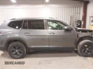 ✅ 2018 Volkswagen Atlas S • VIN: 1V2GR2CA7JC518805 • Lot: 41698375. Wystawiony na IAAI z przebiegiem 155 093 mil. Bezpłatny archiwum sprzedaży aukcyjnych z USA i szczegółowy raport historii pojazdu na DreamBid. Zdjęcie 14.