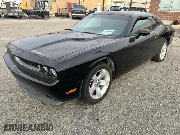 ✅ 2013 Dodge Challenger R/T Plus • VIN: 2C3CDYBT1DH524111 • Lot: 92738525. Wystawiony na Copart z przebiegiem 97 174 mil. Bezpłatny archiwum sprzedaży aukcyjnych z USA i szczegółowy raport historii pojazdu na DreamBid. Zdjęcie 2.