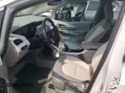 ✅ 2017 Chevrolet Bolt EV Premier • VIN: 1G1FX6S00H4174251 • Lot: 61472154. Wystawiony na Copart z przebiegiem 68 437 mil. Bezpłatny archiwum sprzedaży aukcyjnych z USA i szczegółowy raport historii pojazdu na DreamBid. Zdjęcie 7.