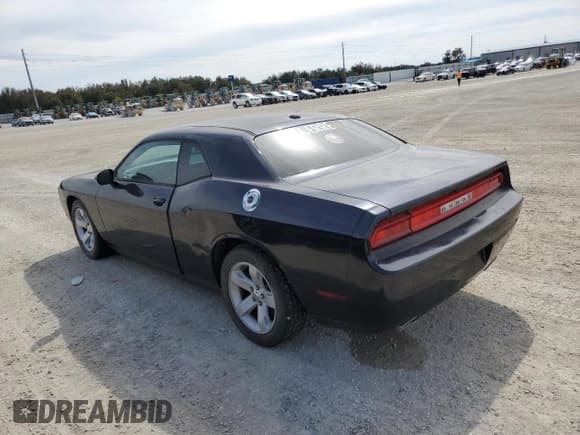 ✅ 2012 Dodge Challenger SXT • VIN: 2C3CDYAG1CH131048 • Lot: 77960354. Wystawiony na Copart z przebiegiem Nie podano. Bezpłatny archiwum sprzedaży aukcyjnych z USA i szczegółowy raport historii pojazdu na DreamBid. Zdjęcie 2.