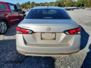 ✅ 2025 Nissan Versa S • VIN: 3N1CN8DVXSL831551 • Lot: 90045805. Wystawiony na Copart z przebiegiem 10 679 mil. Bezpłatny archiwum sprzedaży aukcyjnych z USA i szczegółowy raport historii pojazdu na DreamBid. Zdjęcie 6.