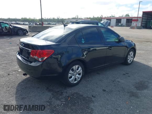 2014 Chevrolet Cruze LS z VIN 1G1PA5SH9E7479991, wystawiony jako IAAI lot #43338783 z przebiegiem 77 067 mil mil oraz . Historia ofert i sprzedaży dostępna na DreamBid. Obrazek 4.