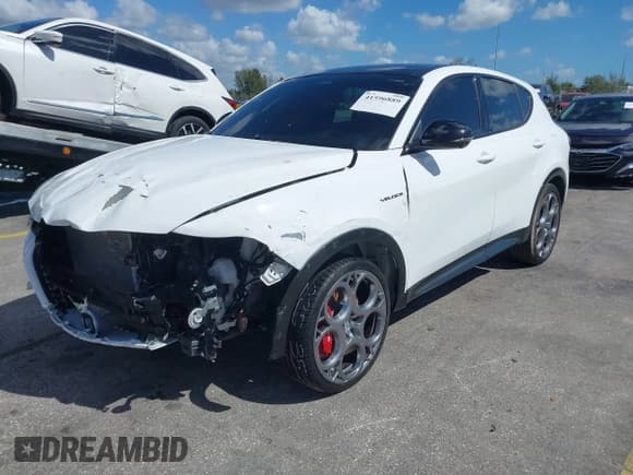 ✅ 2024 Alfa Romeo Tonale Veloce • VIN: ZASPATDW7R3051085 • Lot: 41596889. Wystawiony na IAAI z przebiegiem 15 729 mil. Bezpłatny archiwum sprzedaży aukcyjnych z USA i szczegółowy raport historii pojazdu na DreamBid. Zdjęcie 2.