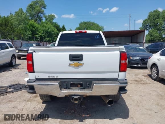 ✅ 2017 Chevrolet Silverado 2500HD LT • VIN: 1GC1KVEYXHF219437 • Lot: 42540161. Wystawiony na IAAI z przebiegiem 195 591 mil. Bezpłatny archiwum sprzedaży aukcyjnych z USA i szczegółowy raport historii pojazdu na DreamBid. Zdjęcie 15.