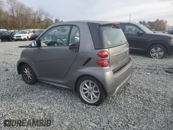 ✅ 2015 Smart fortwo Passion • VIN: WMEEJ9AA4FK824550 • Лот: 81195214. Опубликован ранее на Copart с пробегом Не указан. Бесплатный доступ к архиву аукционных продаж из США и подробный отчёт об истории автомобиля на DreamBid. Изображение 2.